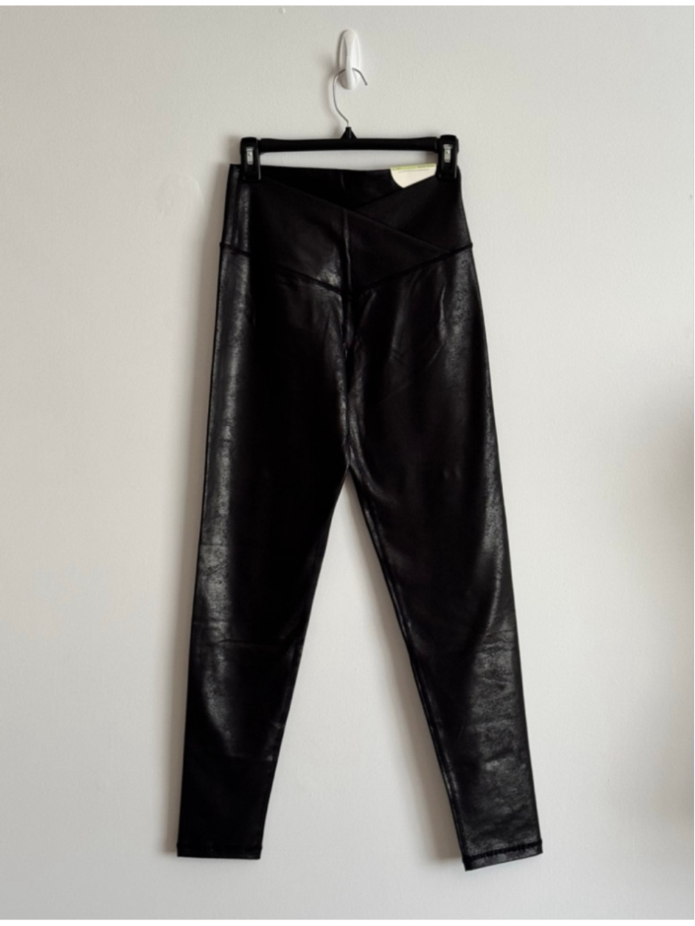 Women's OFFLINE by Aerie Black Hi-Rise Long Leggings Size L